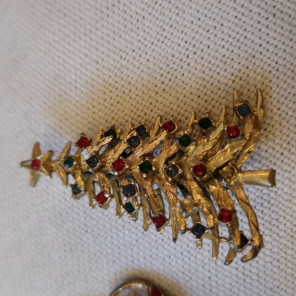 Bundle of 3 Vintage Silver Tone Holiday Christmas Themed Pins Brooches - Picture 3 of 4